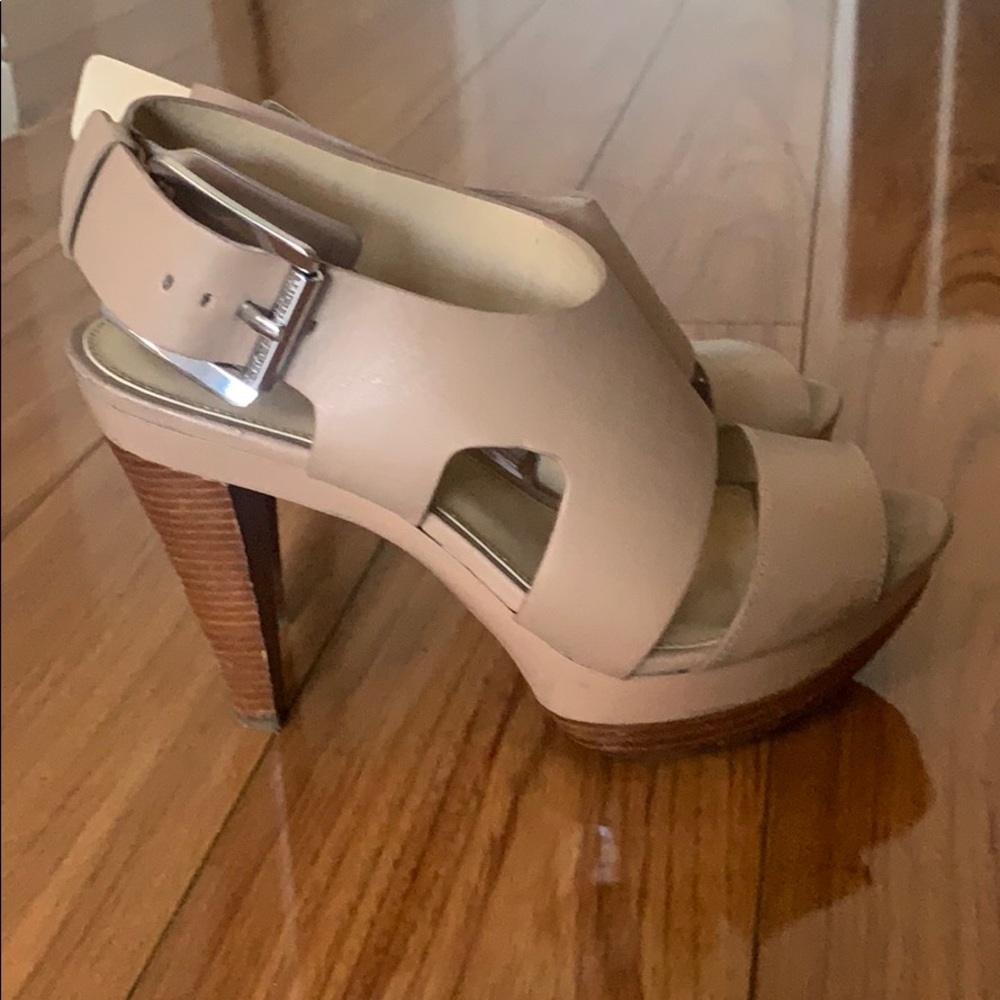 Michael kors heels size 6